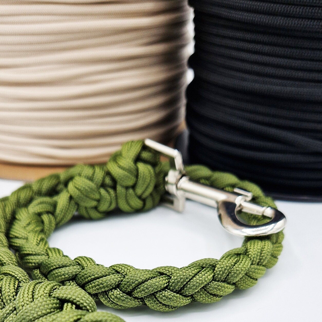 Hunde-Sicherheitsgurt | personalisierbar mit Namen [Grün, Beige oder Schwarz]